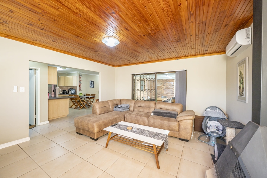 5 Bedroom Property for Sale in De Oude Spruit Western Cape